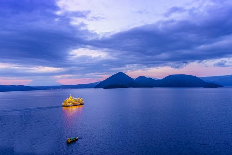 【三溫泉】北海道三大蟹吃到飽．企鵝漫步海洋公園．函館百萬夜景．五稜郭公園．洞爺湖展望台溫泉面湖房