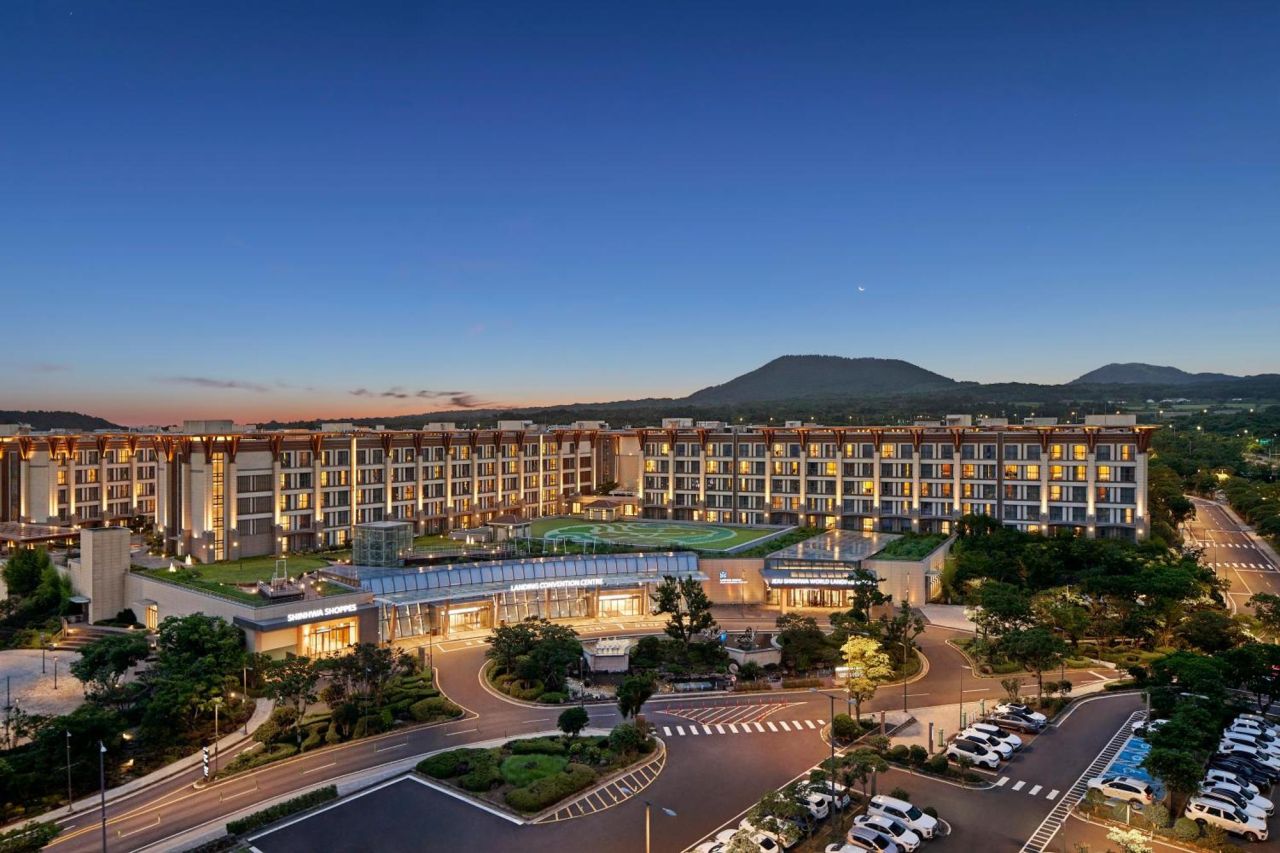 【濟州五日】神話世界藍鼎酒店．思蓮伊休養森林．龍頭岩．成山日出峰．梨湖紅白馬小燈塔．島島新緣橋．漢拿山觀音寺．城邑民俗村．Warter World水世界